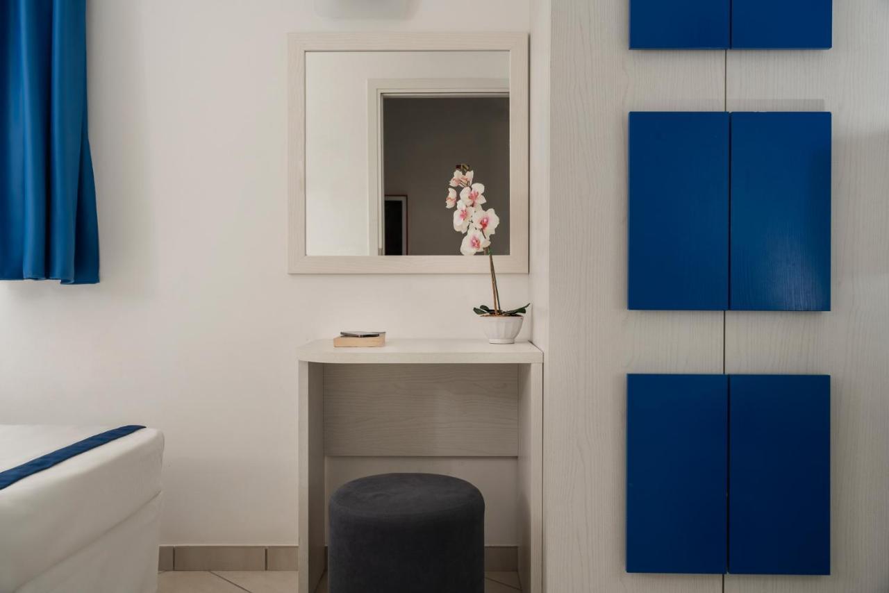 Hotel Embassy Riccione Bagian luar foto