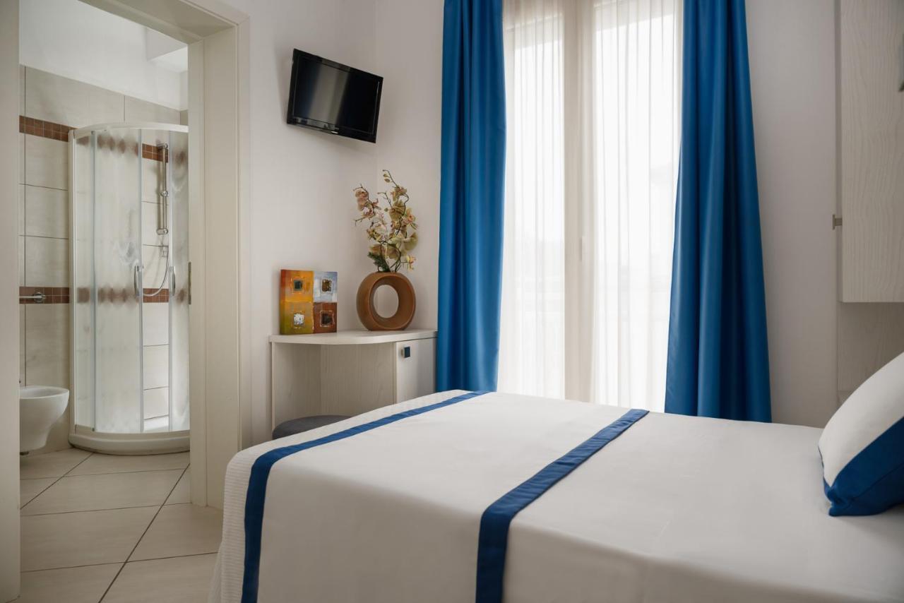 Hotel Embassy Riccione Bagian luar foto