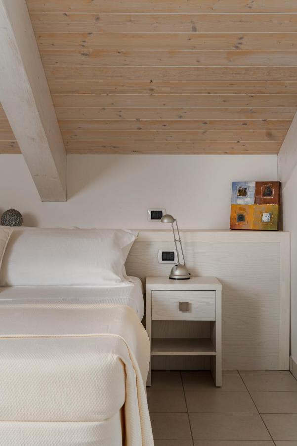 Hotel Embassy Riccione Bagian luar foto