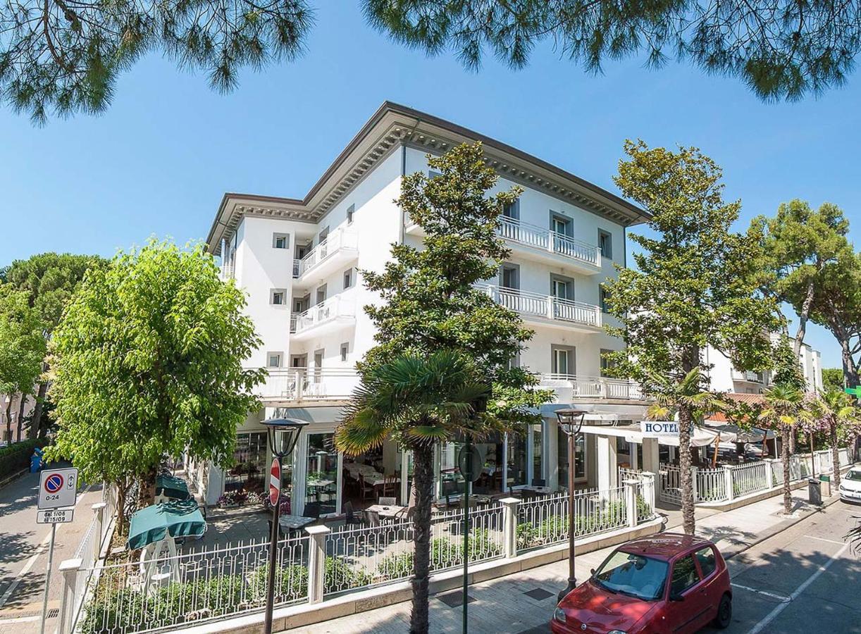 Hotel Embassy Riccione Bagian luar foto