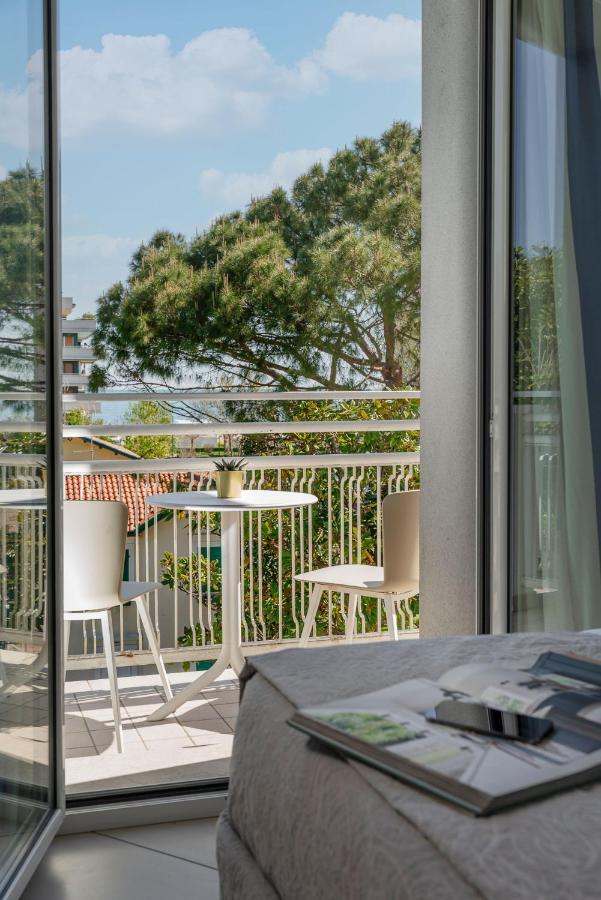 Hotel Embassy Riccione Bagian luar foto