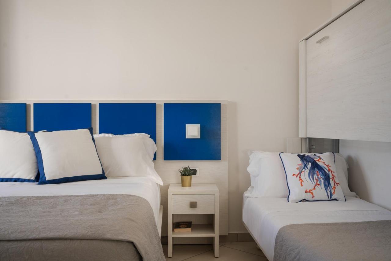 Hotel Embassy Riccione Bagian luar foto