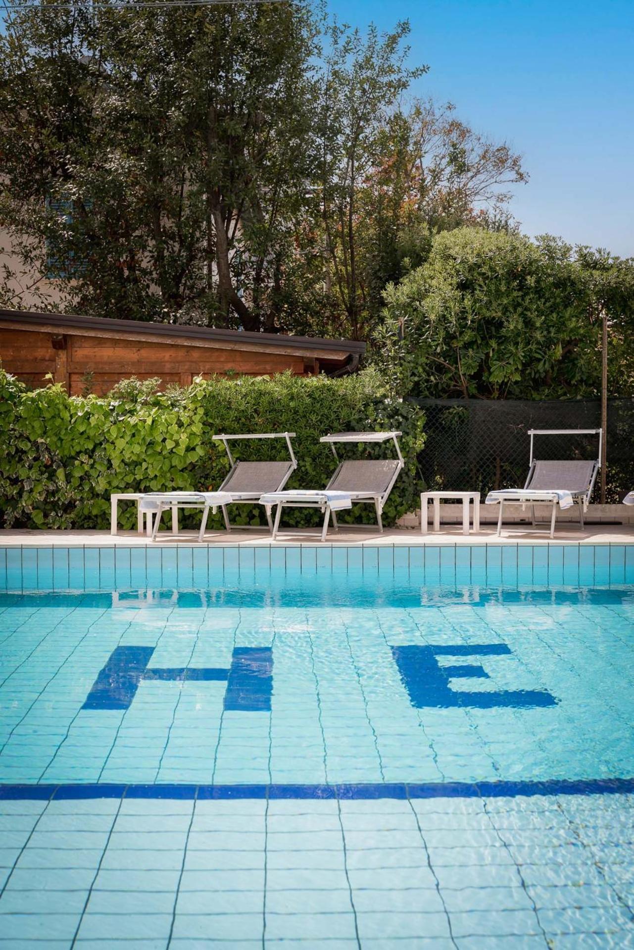 Hotel Embassy Riccione Bagian luar foto
