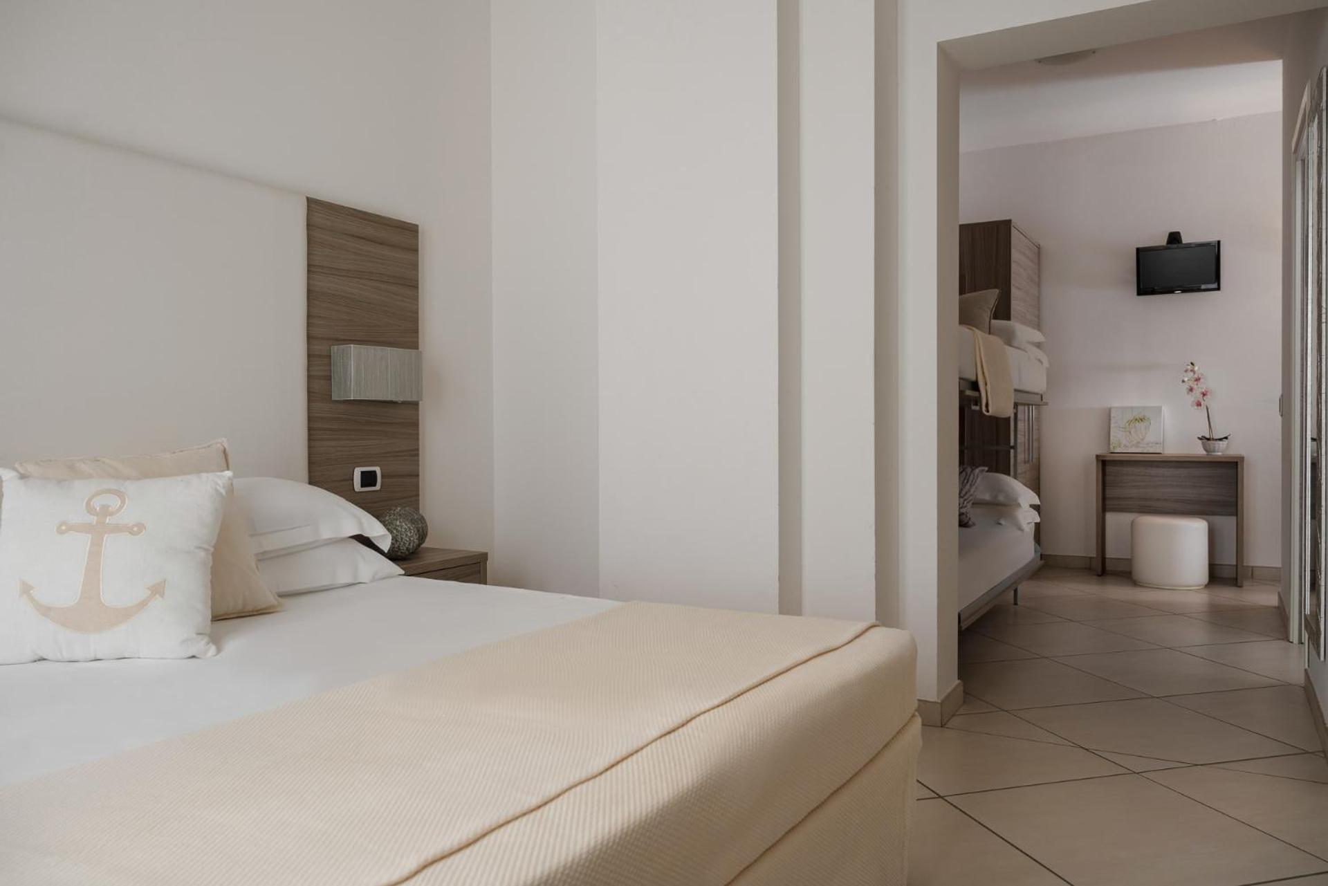 Hotel Embassy Riccione Bagian luar foto