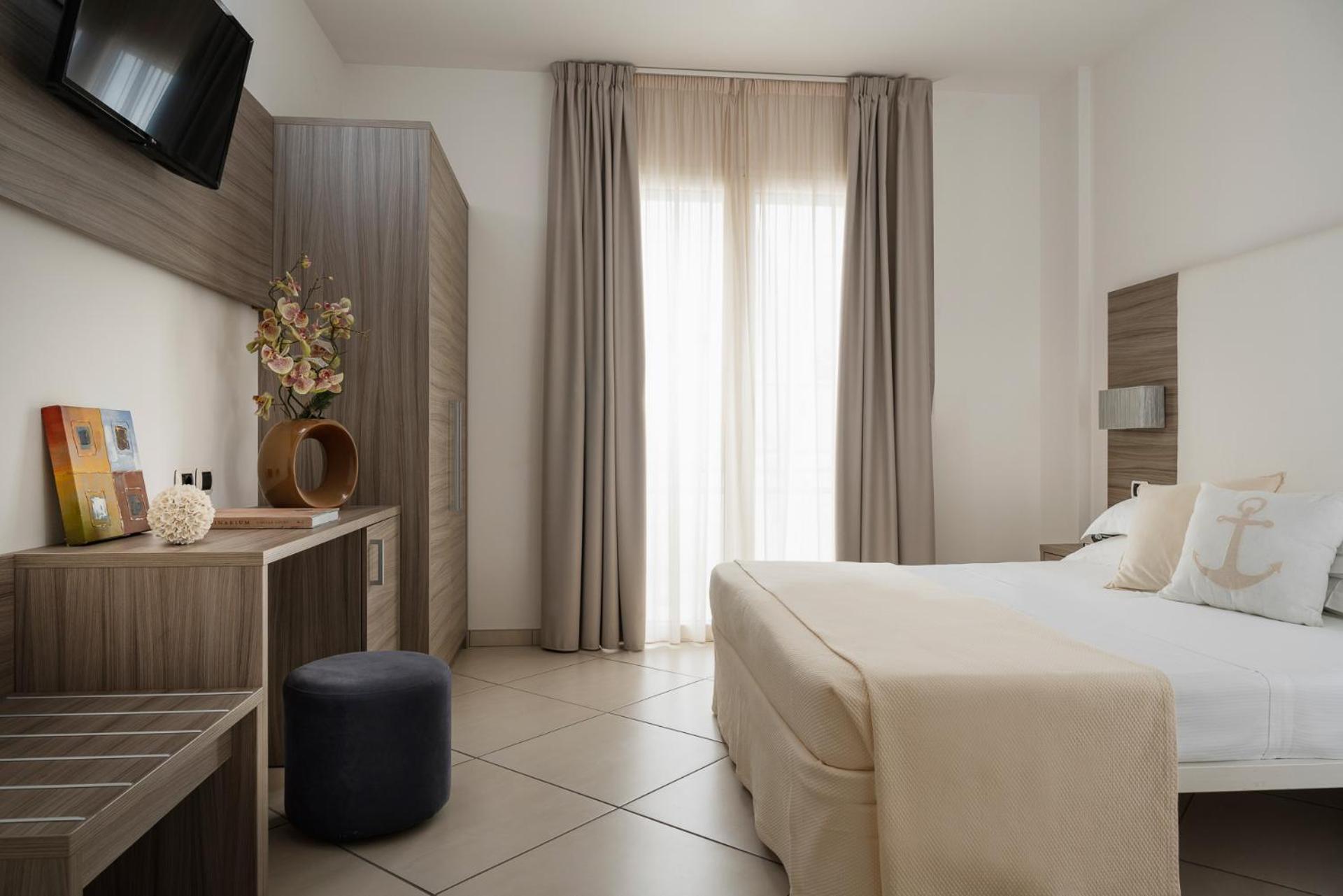 Hotel Embassy Riccione Bagian luar foto