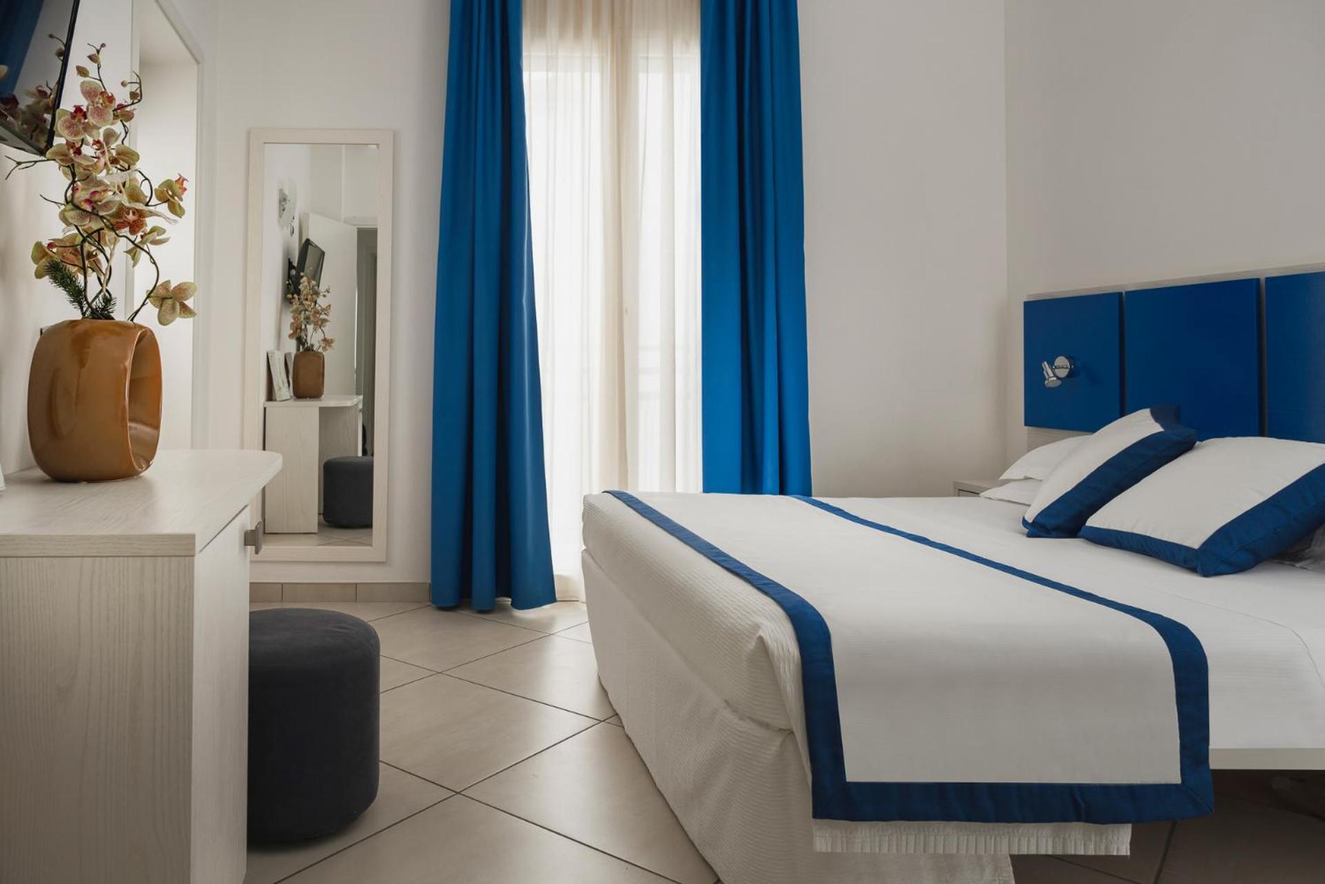 Hotel Embassy Riccione Bagian luar foto