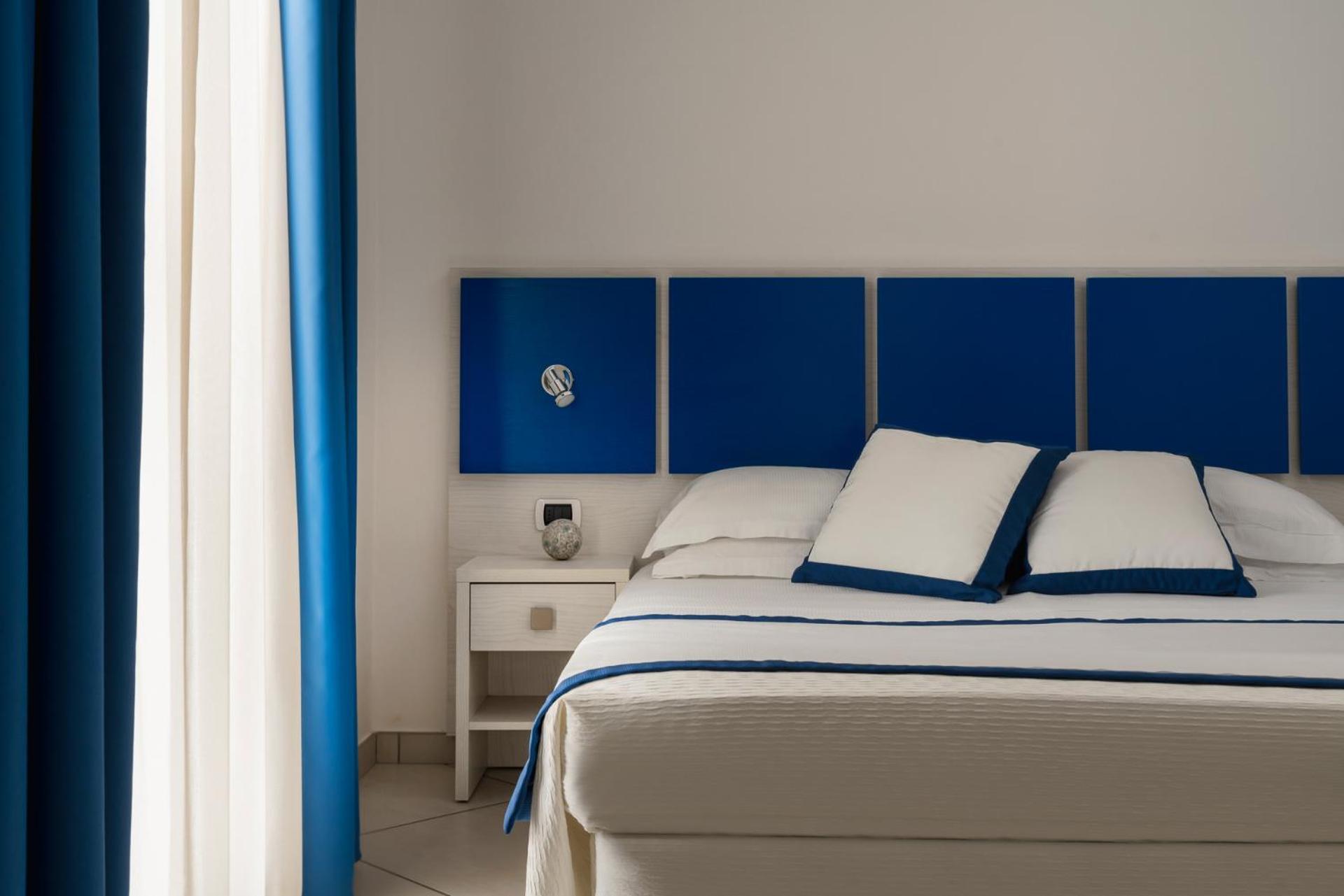 Hotel Embassy Riccione Bagian luar foto